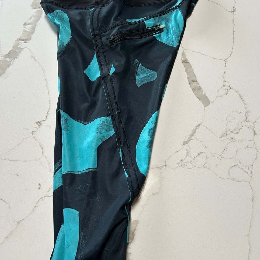 Lululemon Athletica Black and Teal Patterned Leggings Size 6 - Picture 2 of 6